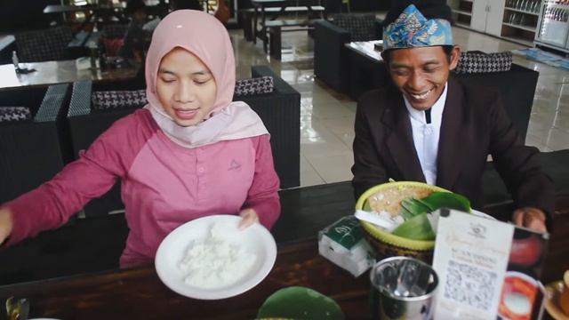 MAKAN COBEK IKAN ETONG - Khas Saung Teko смотреть онлайн