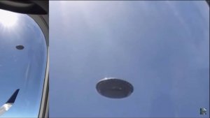 НЛО ДРОН в КАЛИФОРНИИ над кукурузным полем