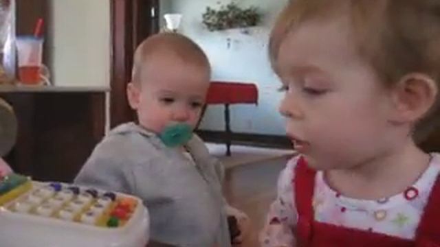 Lily & Eva playing смотреть онлайн