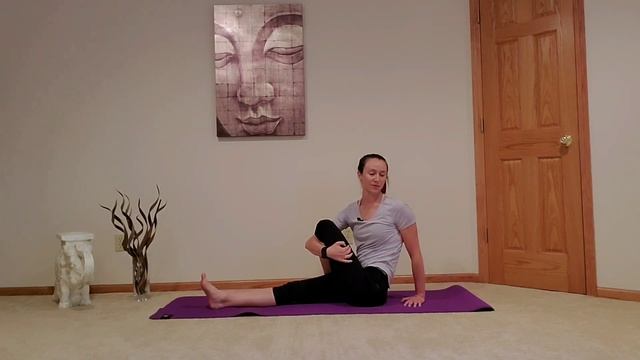 Relaxing 20 Minute Yoga Class with Petunia смотреть онлайн