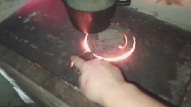 Вот что будет с раствором из золы с солью через 2 года топки печи. Почему мы так сильно топим печь