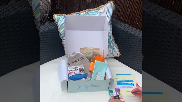 Unboxing Video - Whisker Me Away - Gus & Bella Cat Subscription Box смотреть онлайн