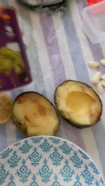 Пюре из авокадо 🥑 смотреть онлайн