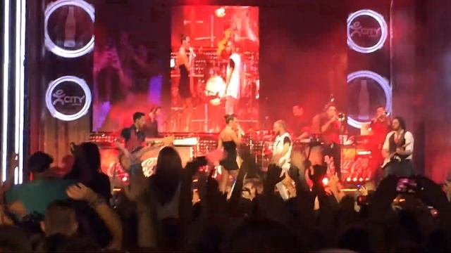 Krisko feat. Maria Ilieva – Видимо Доволни @ Coca-Cola Happy Energy Tour 2014 Plovdiv (Excerpt) смотреть онлайн