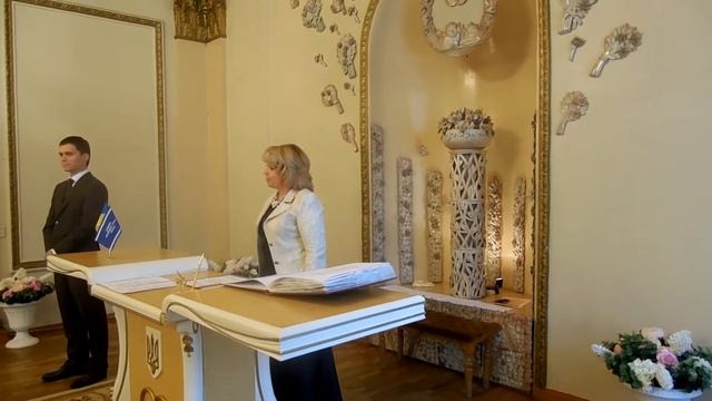 В Харькове супружеские пары, которые прожили более сорока лет вместе, вновь пошли под венец смотреть онлайн