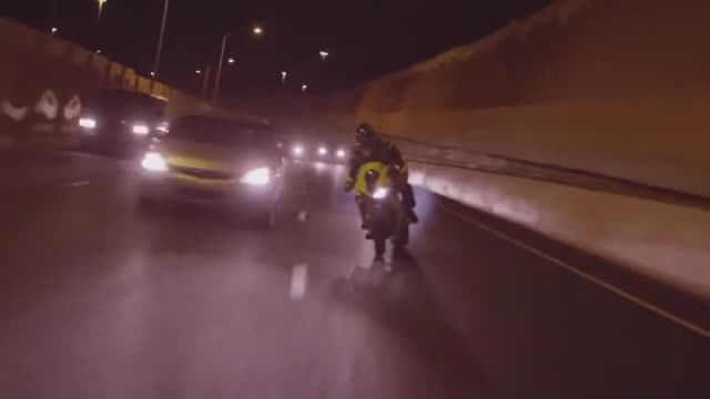 МОТО ТРЮКИ ( выкрутасы ) ПОГОНЯ ОТ КОПОВ НА СПОРТ БАЙКАХ _ MOTO STUNTS CHASE FROM the COPS HD смотреть онлайн