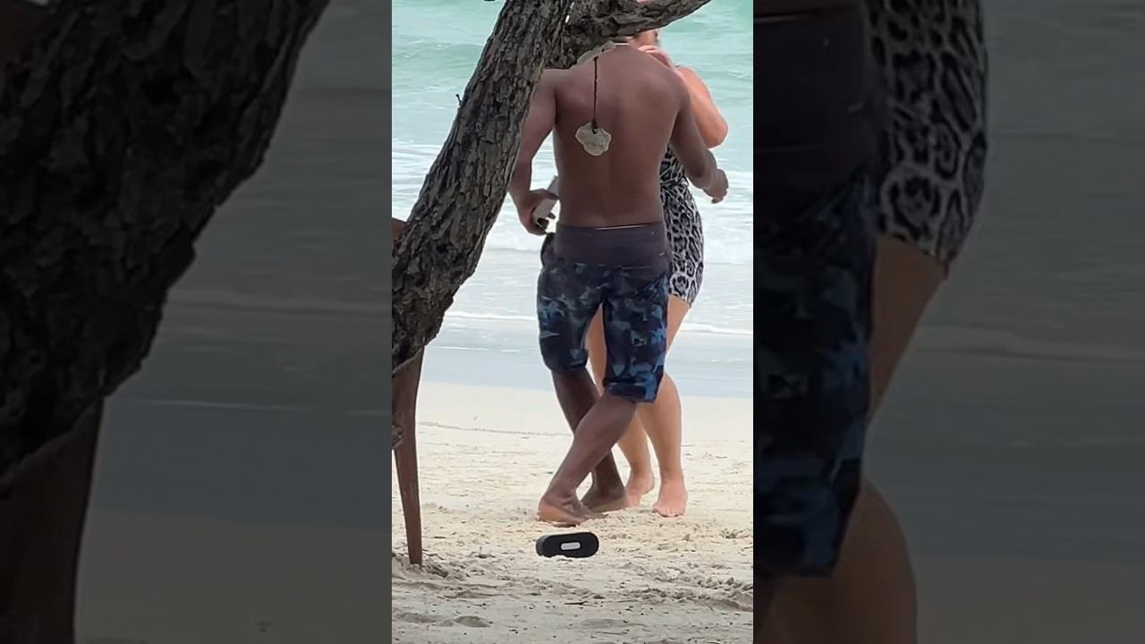 HUGE GROUP BEACH DANCING! смотреть онлайн
