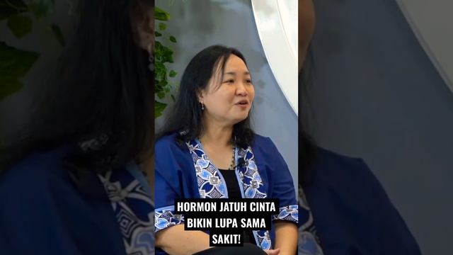 Hormon jatuh cinta bikin lupa sama sakit! - Arlene Eleanor #dopamin#bucin#jatuhcinta смотреть онлайн