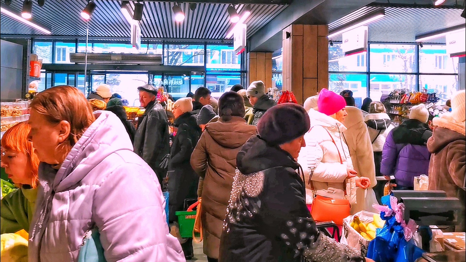 МАРИУПОЛЬ Спешат купить побольше Изменение ЦЕН изменило всё🏢Восстановление и Жизнь Сегодня смотреть онлайн