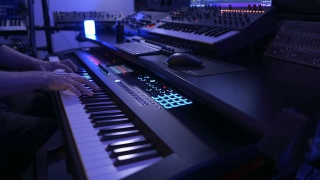 State Azure Untitled Piano Improvisation in Db Pentatonic (Noire, Chromaphone 3) смотреть онлайн
