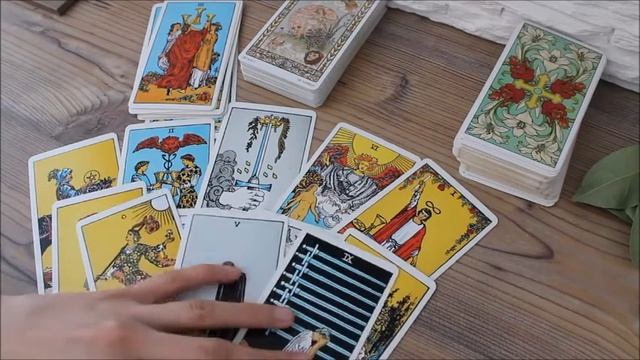 Стоит ли сохранять отношения? ~ Таро-расклад смотреть онлайн