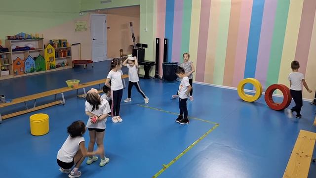 Чу-Ван-Сян Анна, 6 лет. Подвижная игра "Караси и щука". смотреть онлайн