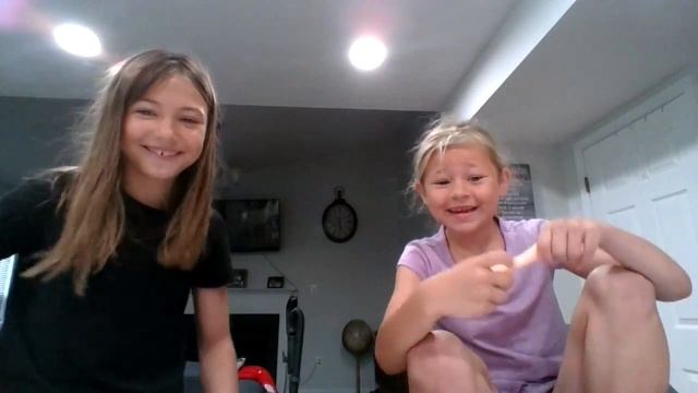 Today Quinn and Sadie is trying slime смотреть онлайн
