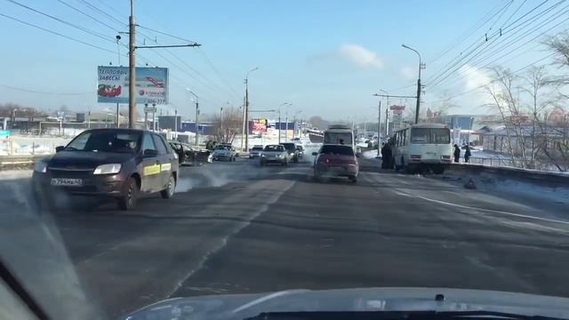 «По встречке». Lada Priora столкнулась с «ПАЗиком» смотреть онлайн
