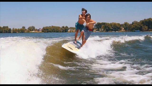 Paddleboard WakeSurfing смотреть онлайн