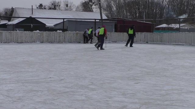 товарищеская встреча по хоккею с мячом без коньков.