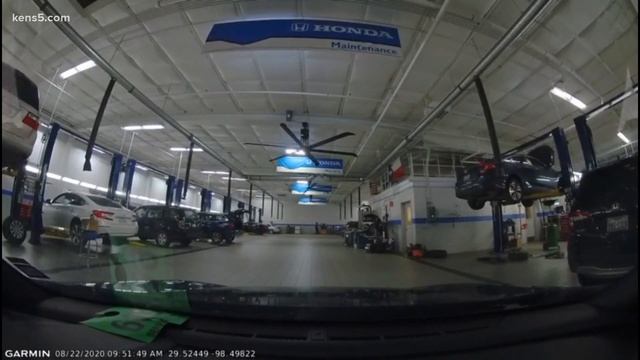 Dash cam video: Car shop intentionally delays service смотреть онлайн