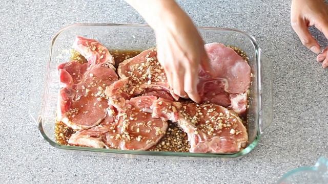 Pan-fried Lemongrass and Honey Pork Chops смотреть онлайн