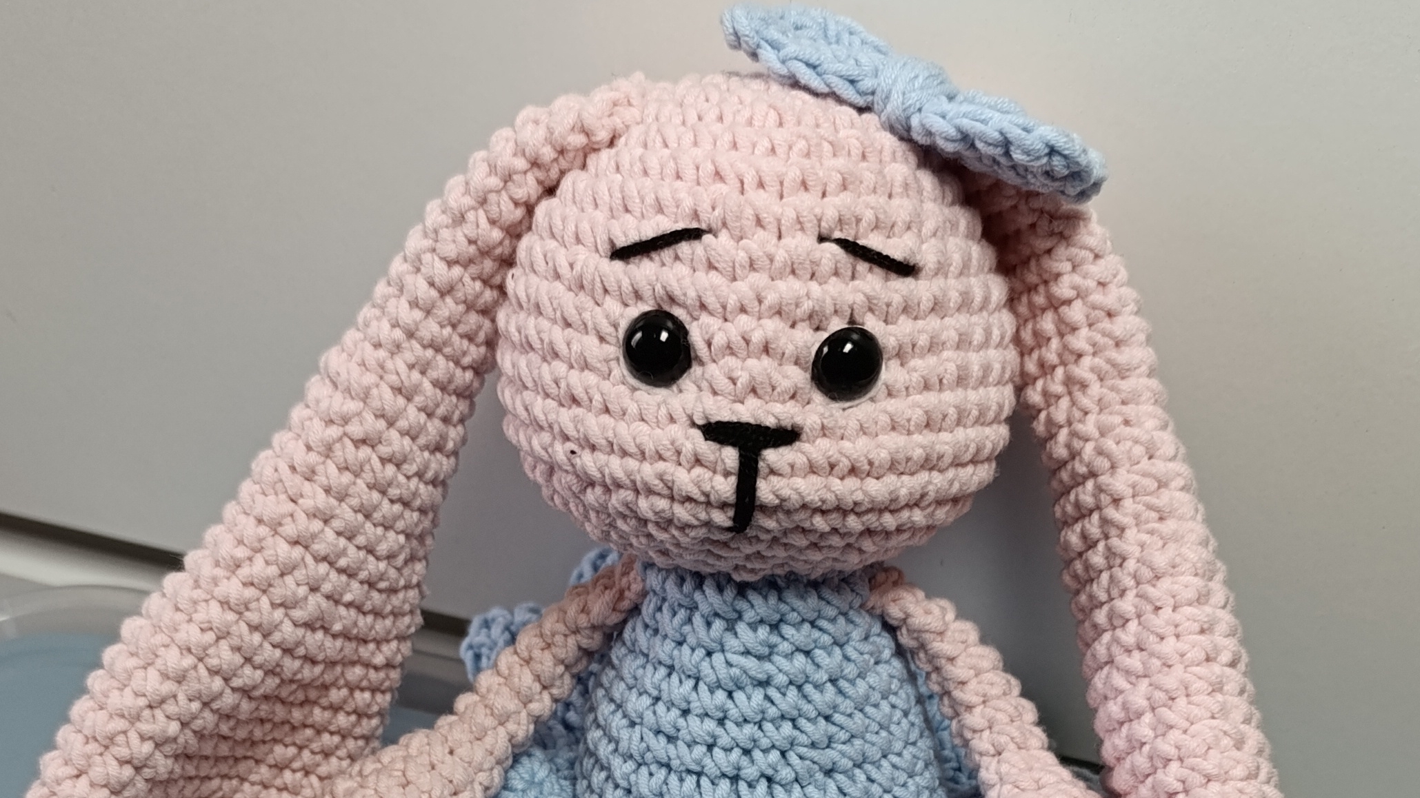 Зайка с длинными ушами в платье крючком. Мастер-класс на канале смотреть онлайн