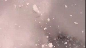 Train at high speed crashes into a snowdrift Поезд на огромной скорости врезается в снежный сугроб