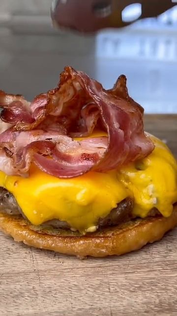 Los munchies de La mole y Adrian Marcelo #shorts #comida #burger смотреть онлайн