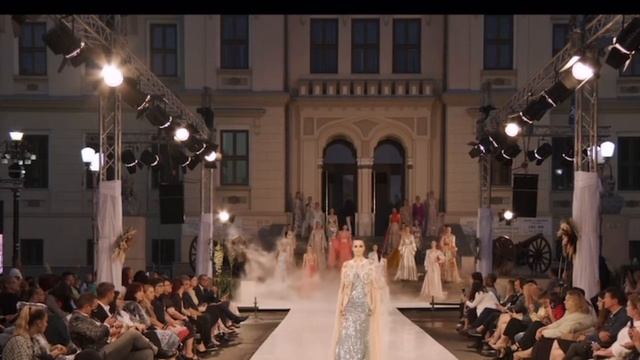 Addy van den Krommenacker at Kasta Morelly Fashionweek смотреть онлайн
