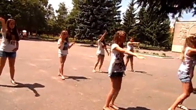 Девочки танцуют смотреть онлайн