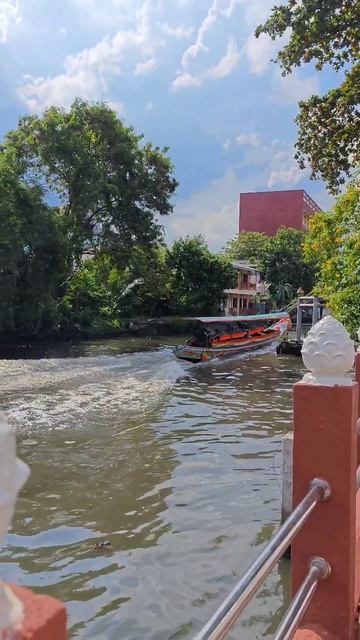 лонгтейл у большого Будды в Бангкоке на реке Чаупрайя смотреть онлайн