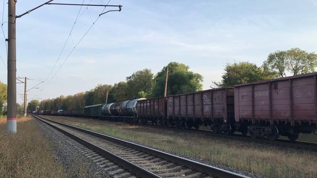 Тепловоз 2ТЭ116УД-040 с грузовым поездом смотреть онлайн