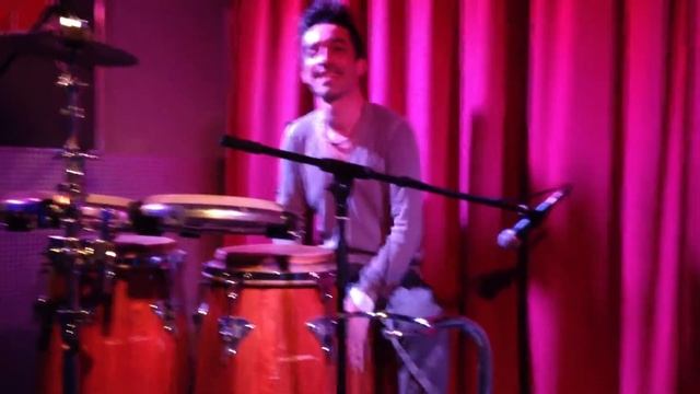 Antoine Tomé - "Oleyelo Sarambo" Live смотреть онлайн