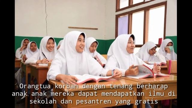 Kronologi rudapaksa guru kepada 12 santriwati, awalnya disuruh ke kamar minta dikerokin lama lamaaa смотреть онлайн