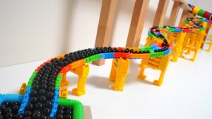 Развивающий конструктор с огромными горками и  шариками для детей играем. Видео для детей!!!