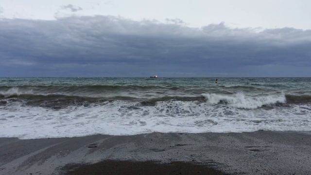 Watching the Big Waves of the Black Sea in Yalta , Crimea /part 1 смотреть онлайн
