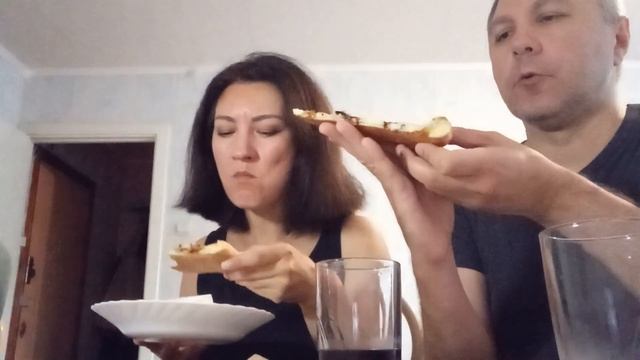 MUGBANG. КУШАЕМ ПИЦЦУ смотреть онлайн