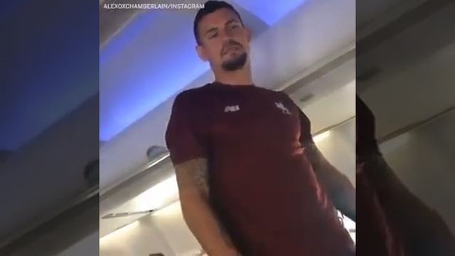 Салах уснул на полу самолета смотреть онлайн