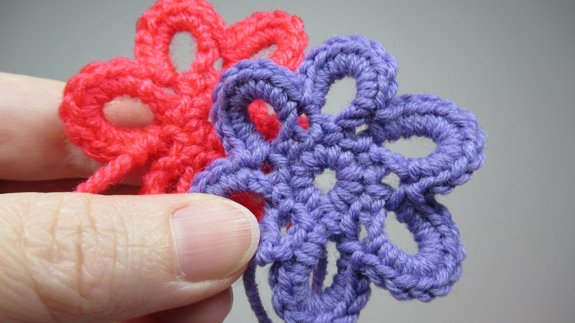 Довязала крючком второй ряд цветочка смотреть онлайн