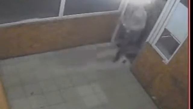 Разборки в тамбуре магазина смотреть онлайн