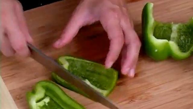 Cooking Tips : Hot to Cut Green Bell Peppers for Grilling смотреть онлайн