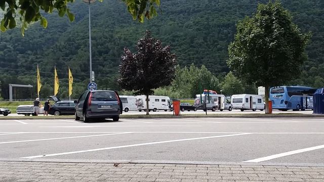 Швейцарский паркинг, возле озера Лугано/Parking w Szwajcarji blisko Lugano смотреть онлайн