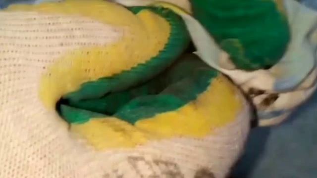 Сварка из пальчиковой батарейки и аккумулятора смотреть онлайн