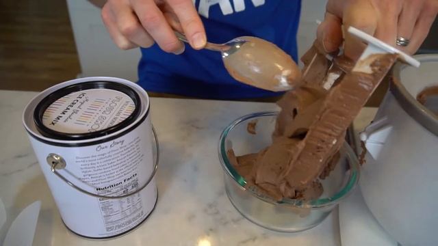 Did you know WILLIAMS SONOMA sells CHOCOLATE ICE CREAM? Check out this ice cream kit! смотреть онлайн