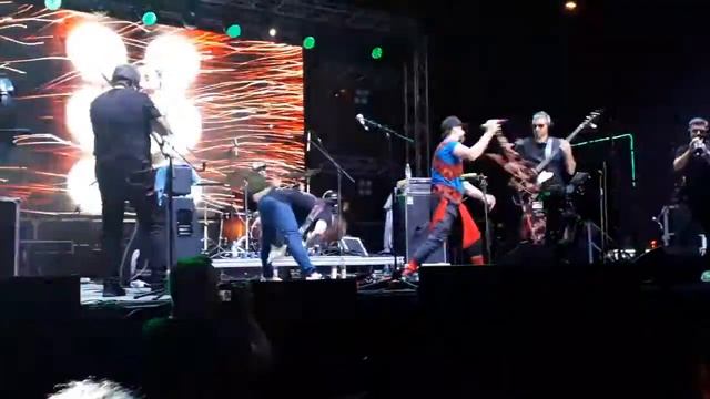 Vaslui - Zilele Vasluiului! Recital Trupa Zdob și Zdub Piața Civică - luni 15 august 2022, ora 22:5 смотреть онлайн