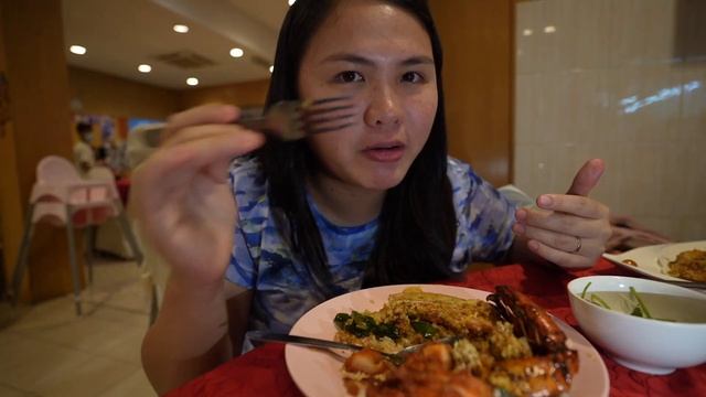 HUGE BLACK PEPPER CRAB! Best Malaysian Chinese Restaurant in Johor Bahru?! CHEAPEST Food in Malaysi смотреть онлайн