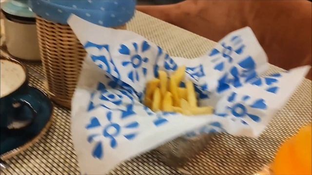 Любим мы ходить в красивые места, где хорошо кормят. В Краснодаре открыли новый филиал Сицилии. смотреть онлайн