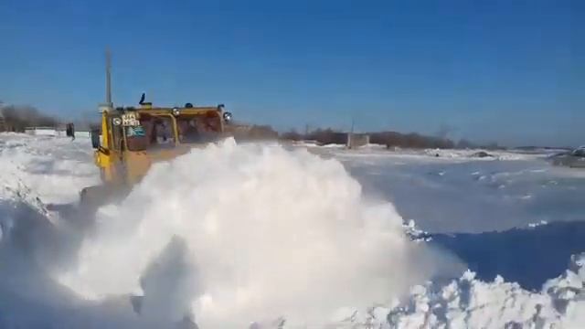 Трактор советов К 700 уборка снега смотреть онлайн