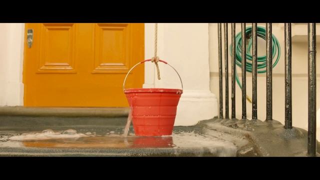 Paddington | Paddington Washes Windows to Make Money | Bear Kind смотреть онлайн