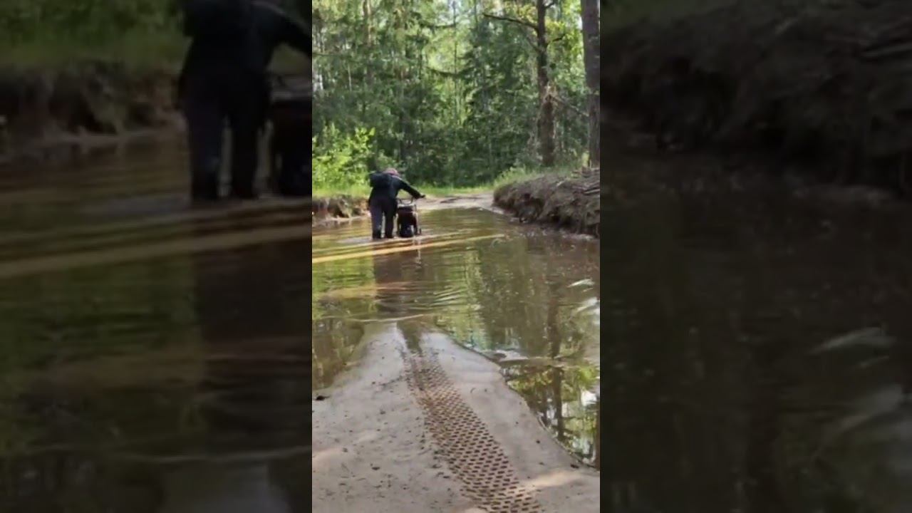 Пол метра глубины зачем толкать?!Можно плыть,мотовездеходы Jman #мотовездеход #jman смотреть онлайн