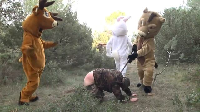 AppleHappy - Hunter Raped by Animals Prank смотреть онлайн