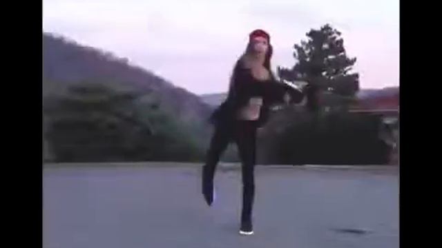 Девушка танцует как профи! Вы сможете так?) смотреть онлайн