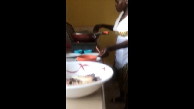 Lydia from Ghana Cooks a Wholesome Moringa Soup смотреть онлайн